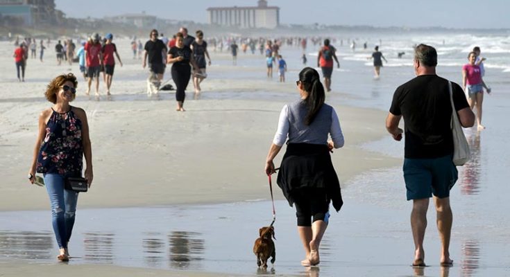 US reopened Florida beaches amid criticism of conservatives