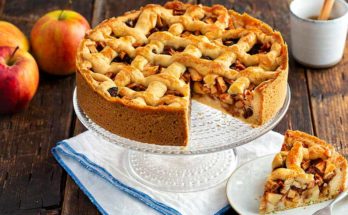 Why Appeltaart is famous in the Netherlands?