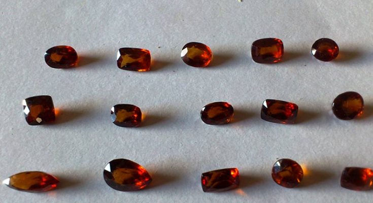What are the special benefits of wearing Hessonite gemstones?