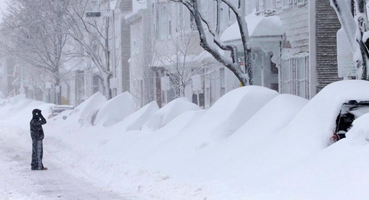 Storm and snowfall paralyzed life in New England of USA