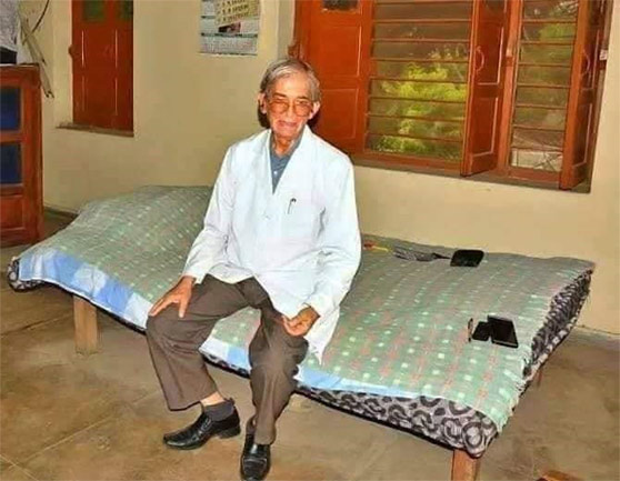 Dr-Lahiri-at-his-residence